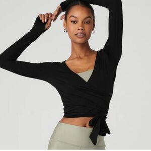 Alo Escalate wrap top